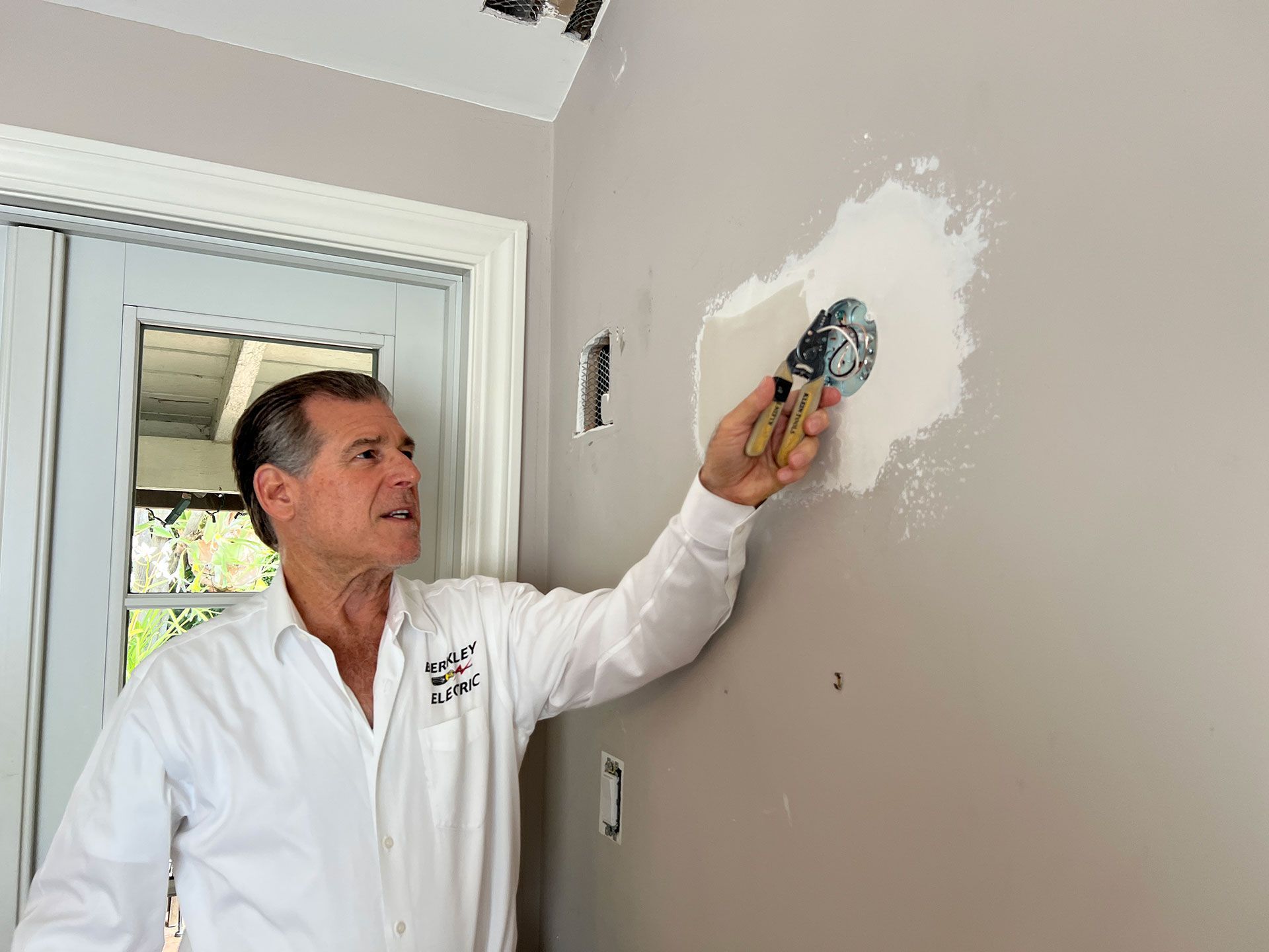 Local Technician Repairing Knob & Tube Wiring in Berkeley, CA