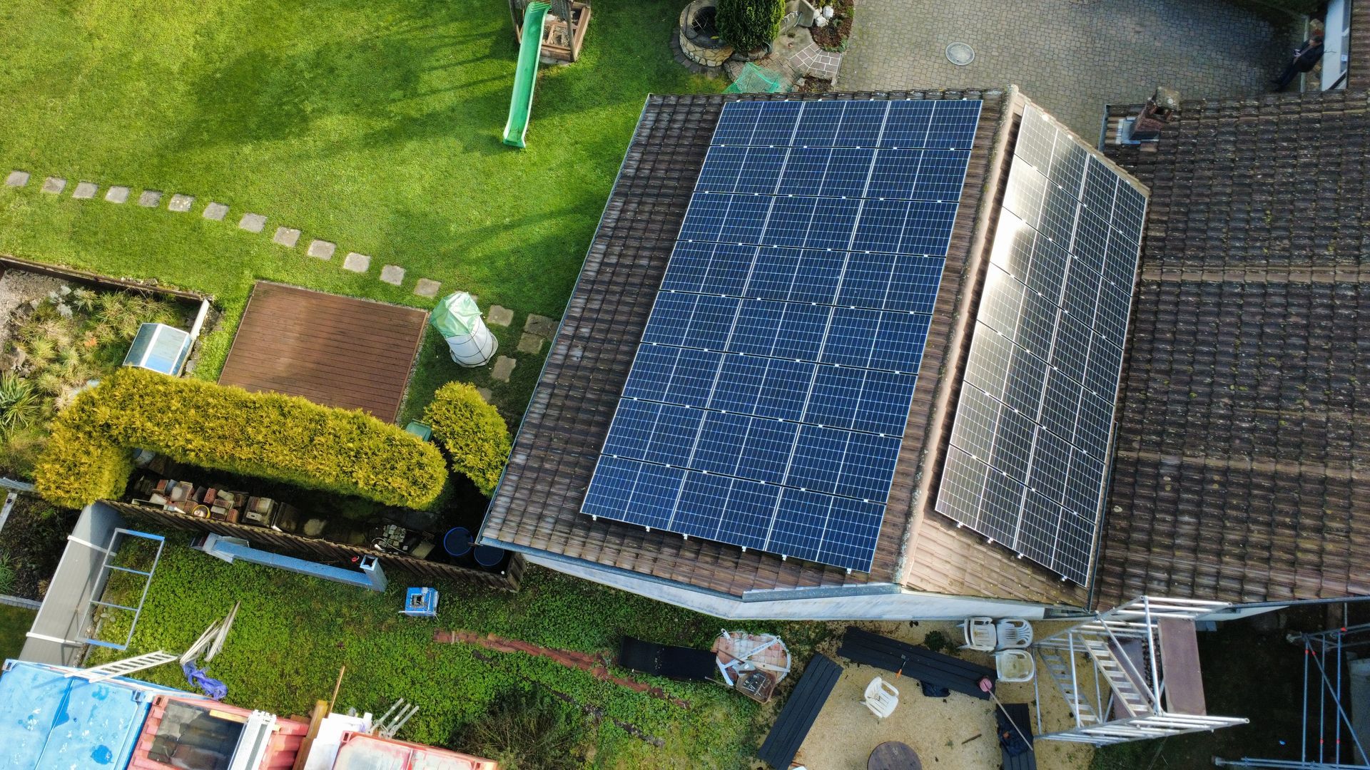 16.72 kWp Aufdachanlage mit Batteriespeicher 11 kWh