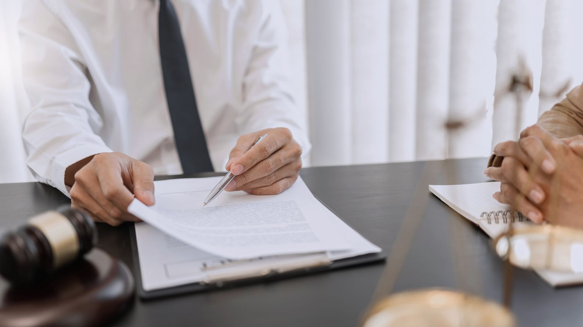 Lawyer and client negotiation in legal judgement consulting.