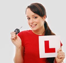 person holding car key and learner plate