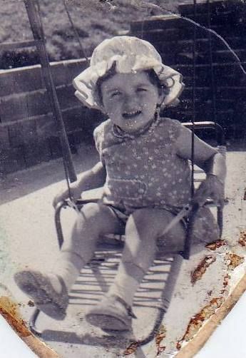 Anna che fa cose, da bambina