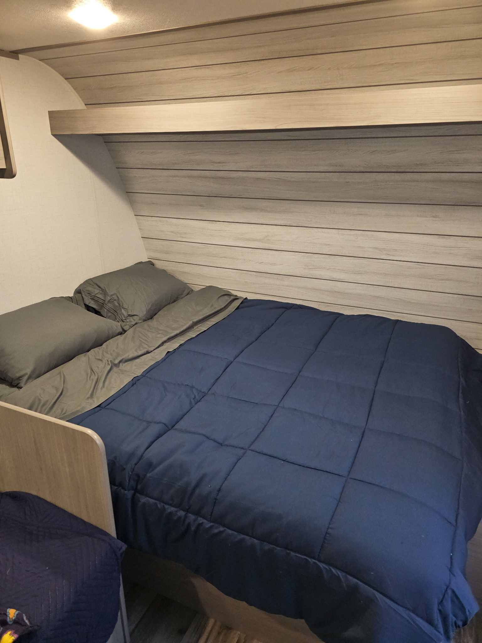 Coleman 17B main bed