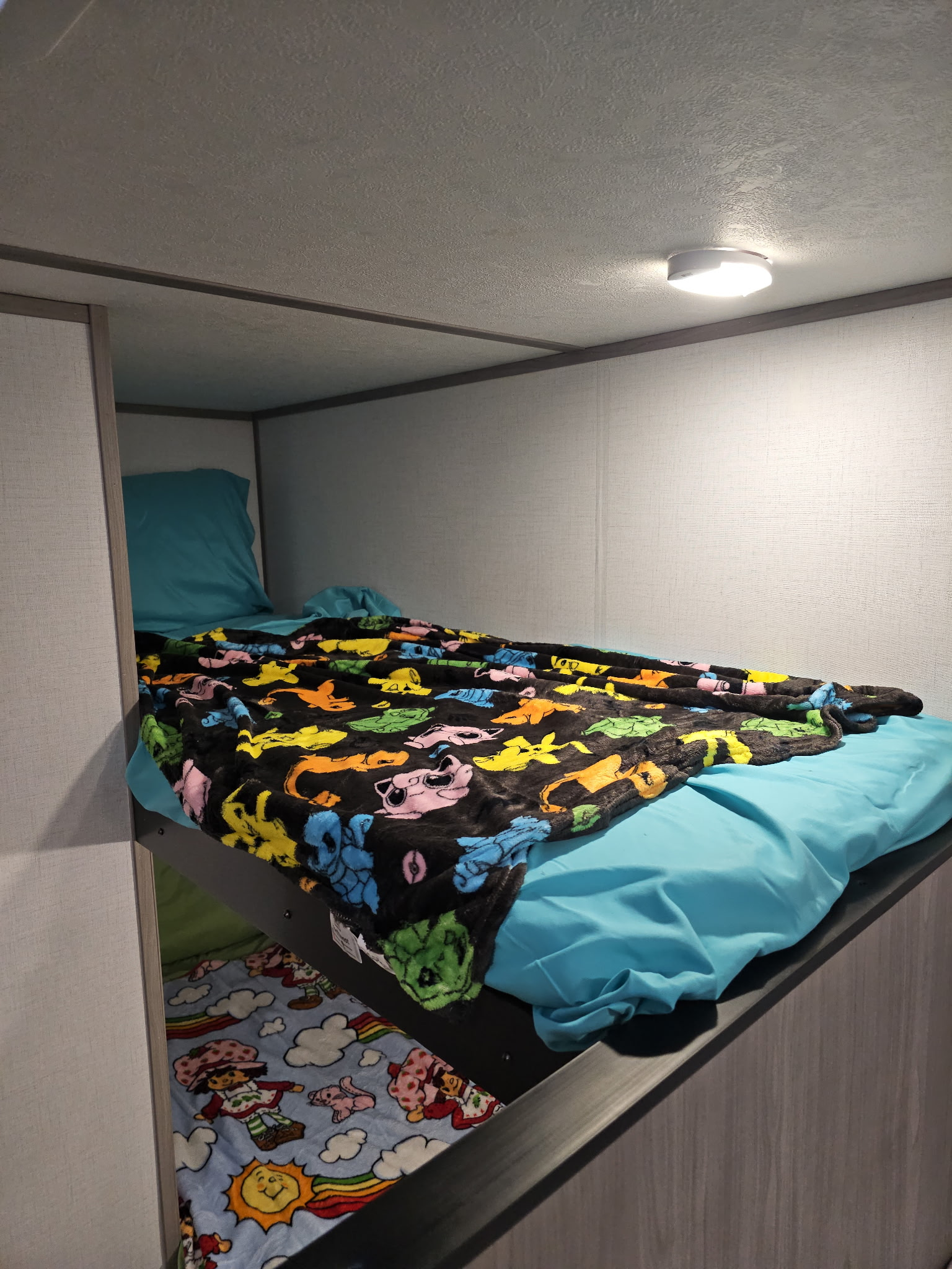 Coleman 17B top bunk bed