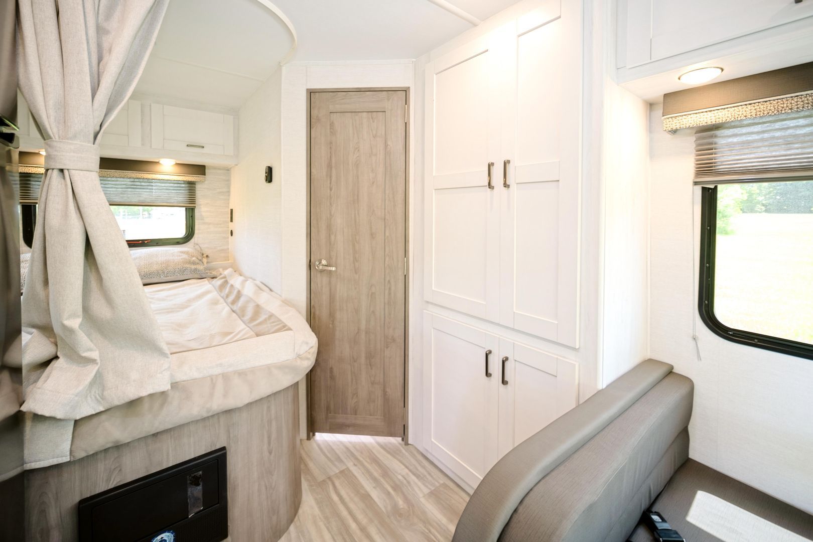 6237LE interior — 6