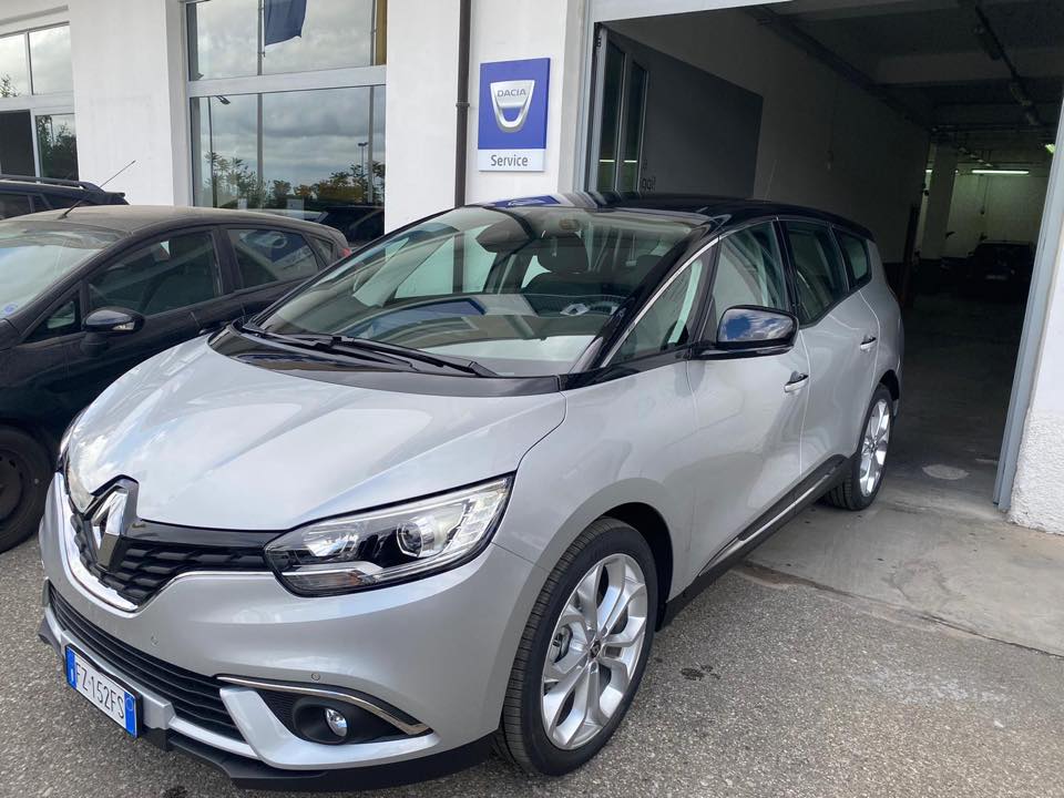 renault clio a noleggio