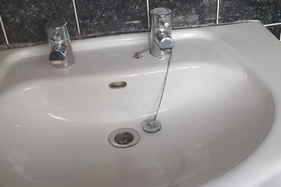 Clean sink