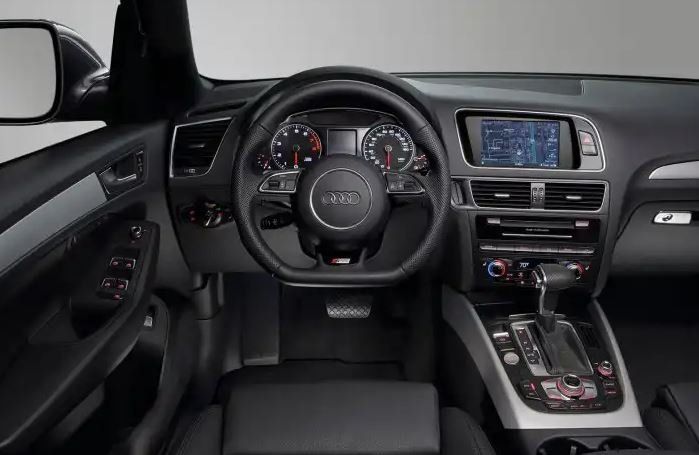 Audi Q5 inside Transmission shop