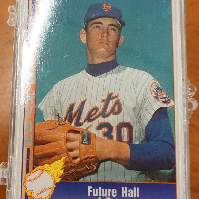 A mets baseball player with the number 30 on his jersey