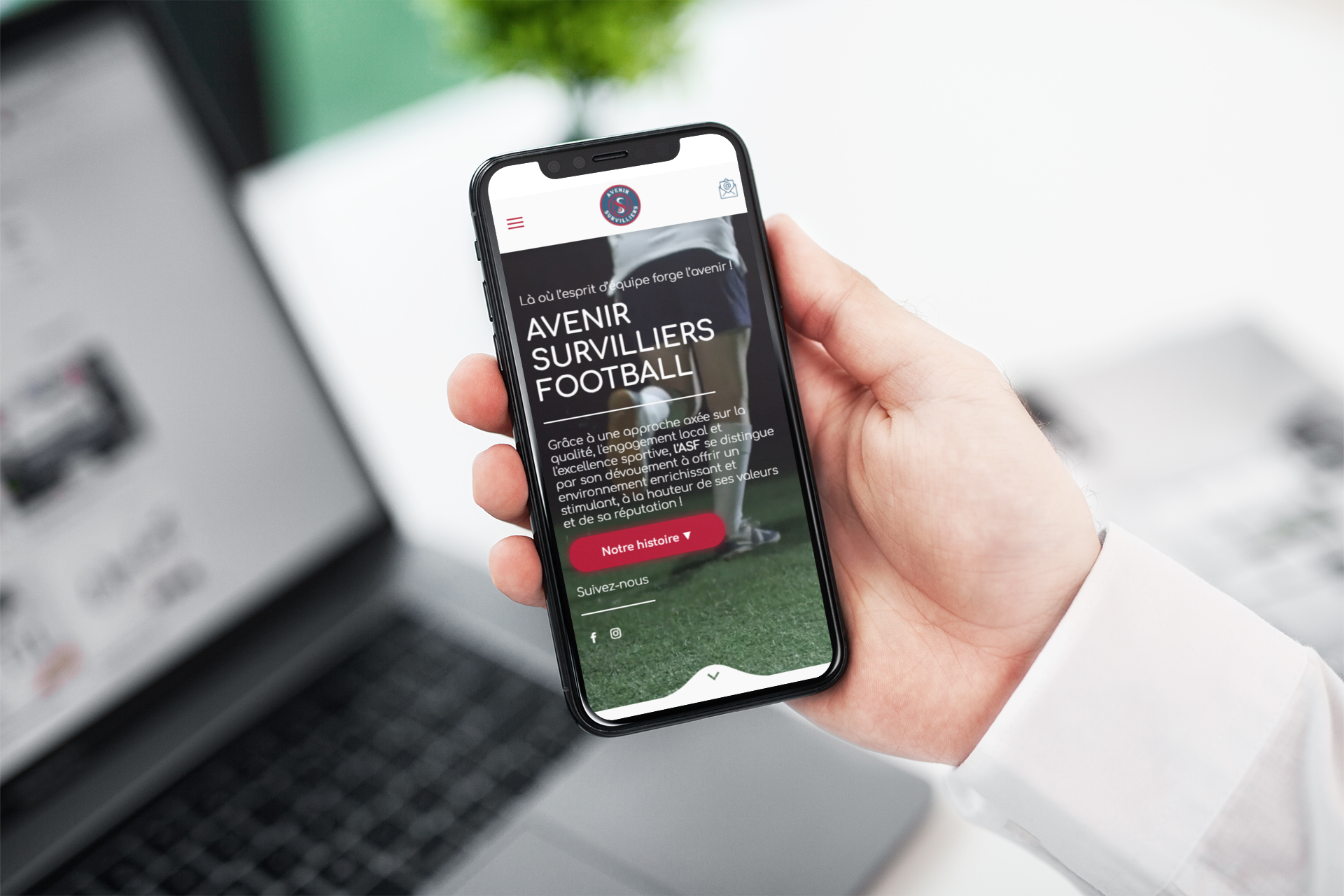 Smartphone diffusant le site du club ASF