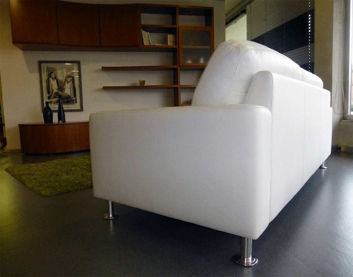 particolare divano bianco