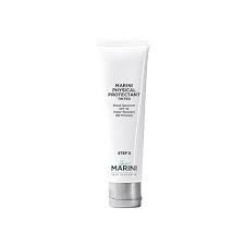 Treat your skin to this feather-light, mattifying broad-spectrum mineral sunscreen. Designed to protect your skin from UVA, UVB and blue light, this soft powder sunscreen with SPF 30 perfects your complexion with a touch of tint.