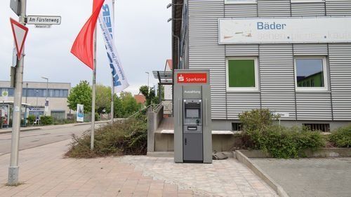 Geldautomat vor Anwesen Welserstraße 18