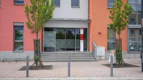HypoVereinsbank, Zugang Geldautomat von Hofwiese mit Treppe