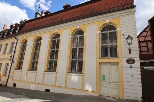Synagoge  Ansbach. Hohes eingeschossiges Gebäude.