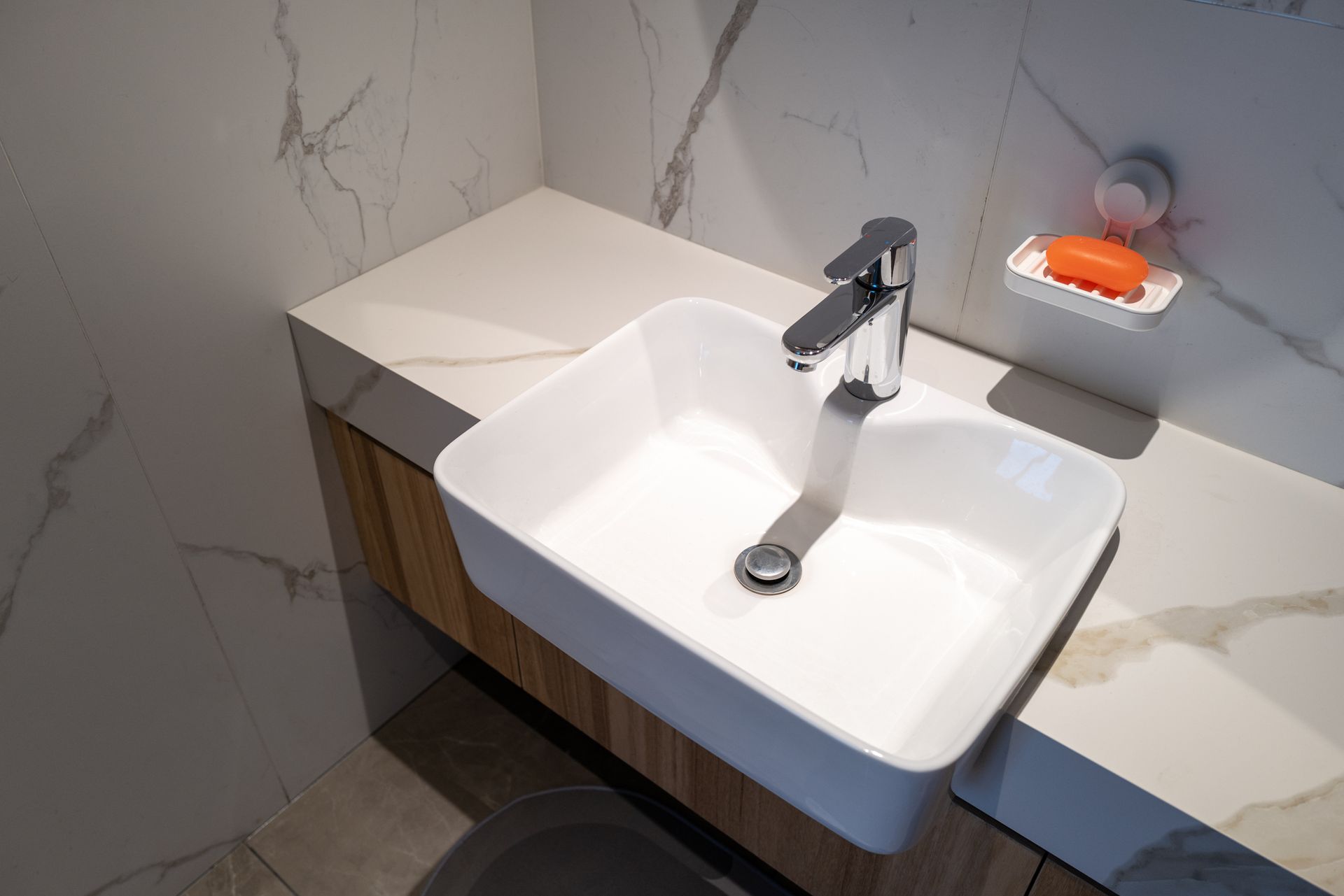 Porcelain Bathroom Sink — Lexington, KY — TurnAround Dezigns