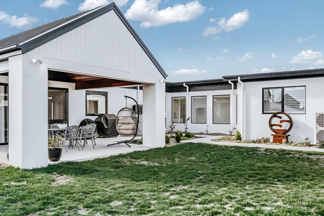 White House With a Gable Roof — Thomas Croker Constructions In Myrtleville, NSW