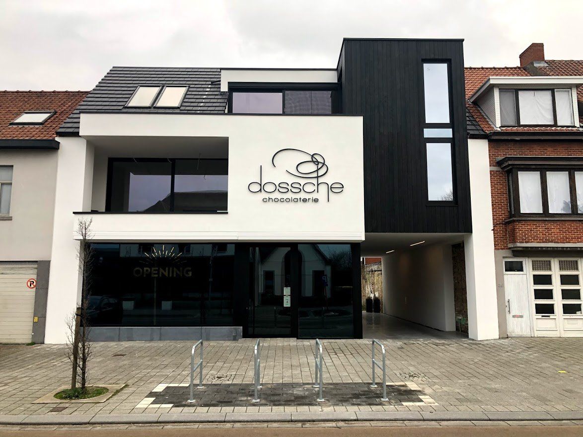 Referenz: Teil der Chocolaterie Dossche-Verkleidung aus gebranntem Accoya-Holz, De Pinte, Belgien | Teil der Chocolaterie Dossche-Verkleidung aus gebranntem Accoya-Holz | De Pinte | Belgien | Medium | Nichts | Rubio Monocoat Sealer