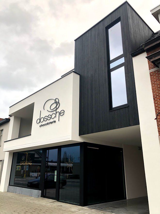 Referenz: Teil der Chocolaterie Dossche-Verkleidung aus gebranntem Accoya-Holz, De Pinte, Belgien | Teil der Chocolaterie Dossche-Verkleidung aus gebranntem Accoya-Holz | De Pinte | Belgien | Medium | Nichts | Rubio Monocoat Sealer