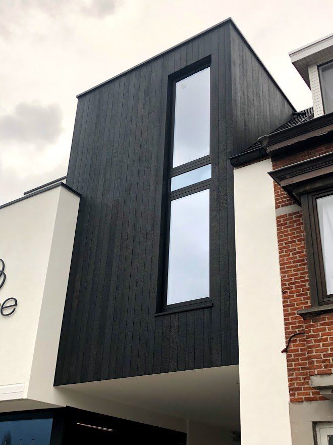 Referenz: Teil der Chocolaterie Dossche-Verkleidung aus gebranntem Accoya-Holz, De Pinte, Belgien | Teil der Chocolaterie Dossche-Verkleidung aus gebranntem Accoya-Holz | De Pinte | Belgien | Medium | Nichts | Rubio Monocoat Sealer
