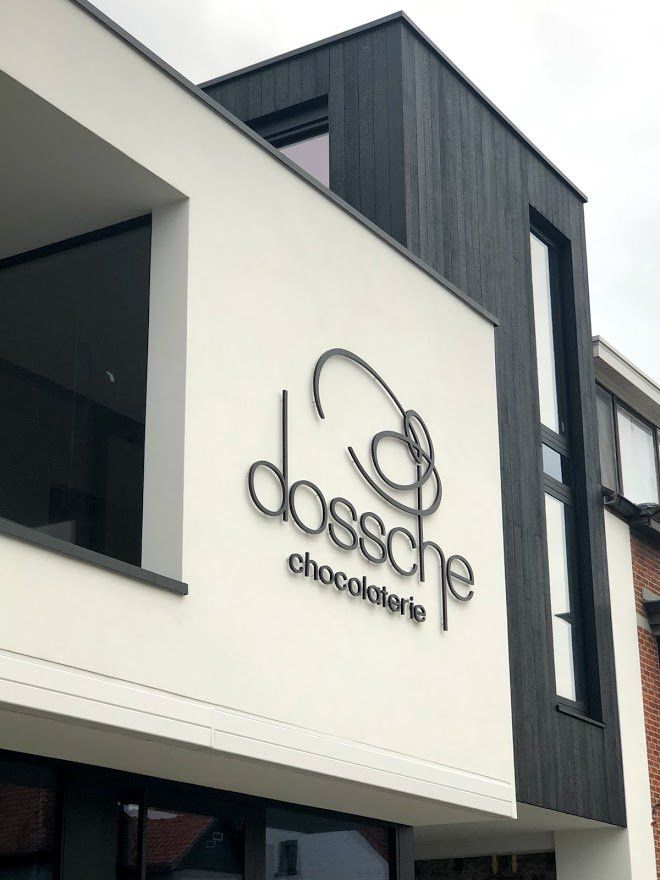 Referenz: Teil der Chocolaterie Dossche-Verkleidung aus gebranntem Accoya-Holz, De Pinte, Belgien | Teil der Chocolaterie Dossche-Verkleidung aus gebranntem Accoya-Holz | De Pinte | Belgien | Medium | Nichts | Rubio Monocoat Sealer