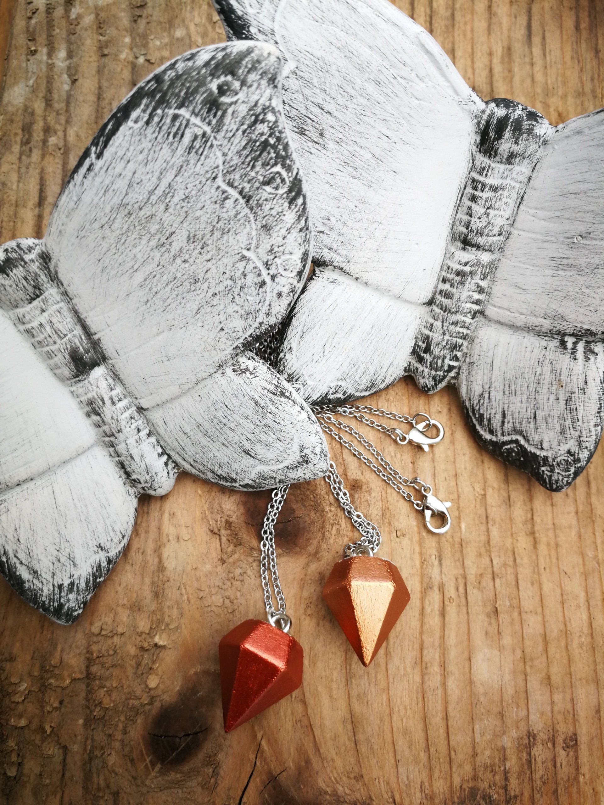 uniek sieraden, cadeautje voor kerst, ketting van beton, handgemaakt, geometrisch, diamant, schattig