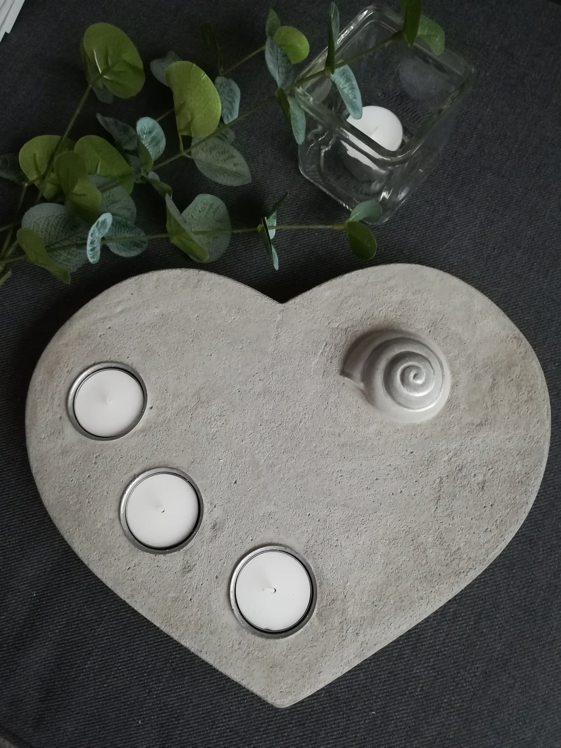 unieke decoratie, decoratie van beton,decoratie van beton en metaal, beton zilver, cementdecoratie, cement, cement en metaal, handgemaakte unieke betondecoratie, handgemaakt, waxinelichtje van beton, theelichthouder van beton, theelichthouder van cement