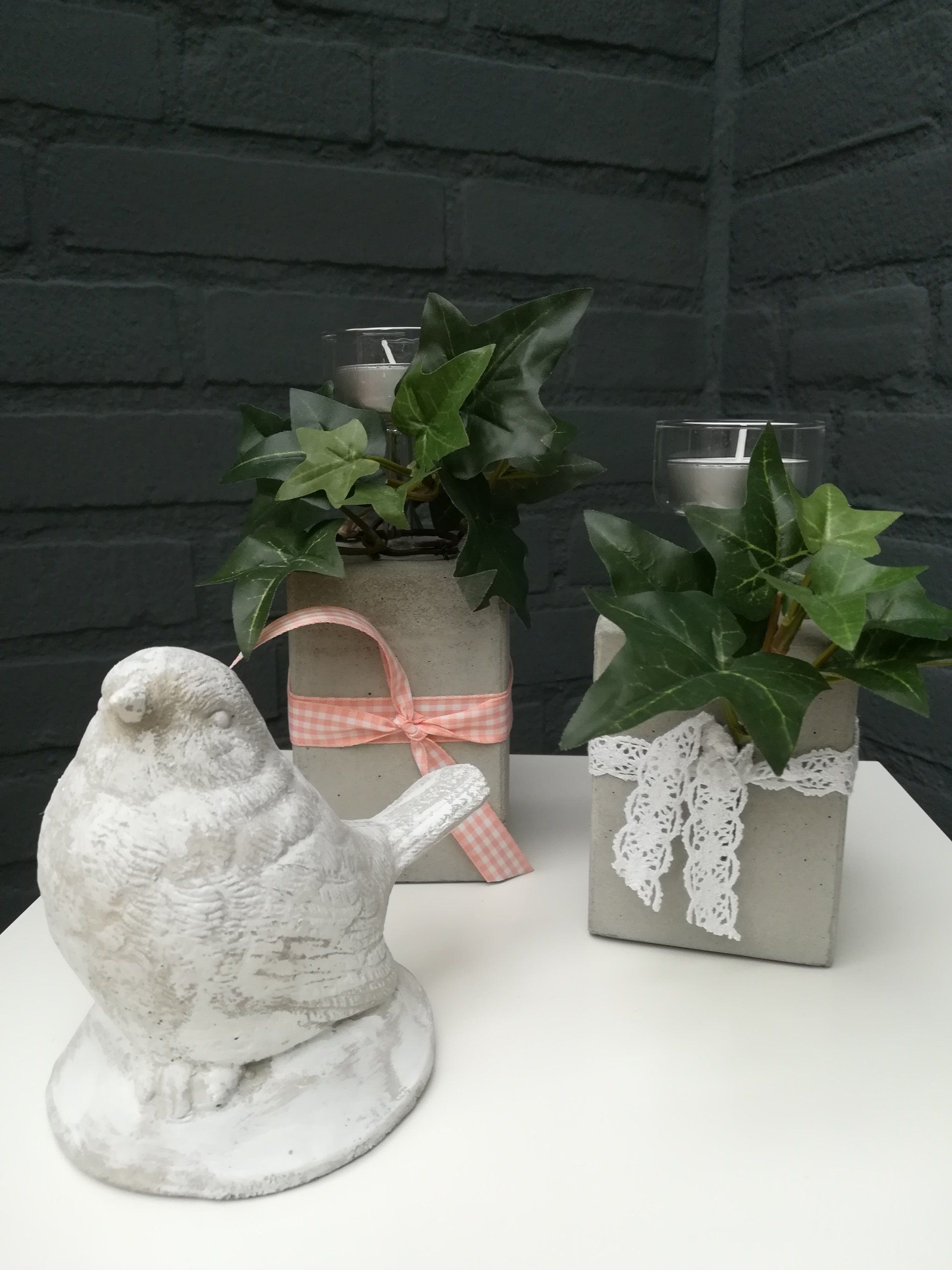 unieke theelichthouder, unieke waxinelicht, waxinelicht van beton, waxinelicht van cement, theelicht van cement, unieke betondeco, unieke cementdeco, cementdecoratie, vogel van beton, vogel van cement, vogeldeco, handgemaakt cementdeco, handgemaakt betondeco, handgemaakt