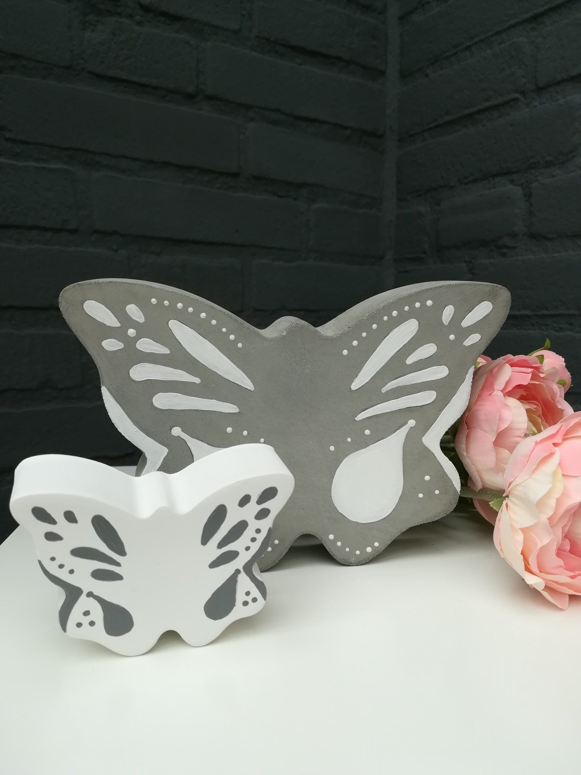 wit gietpoeder, unieke vlinders, handgemaakte vlinders, handgemaakte vlinders van beton, handgemaakte vlinders van raysin, raysin en beton, lentedecoratie, unieke lentedeco, unieke lentedecoratie, lentecadautje, vlinders uniek handgeschildert, uniek betonnen vlinder, uniek raysin vlinders