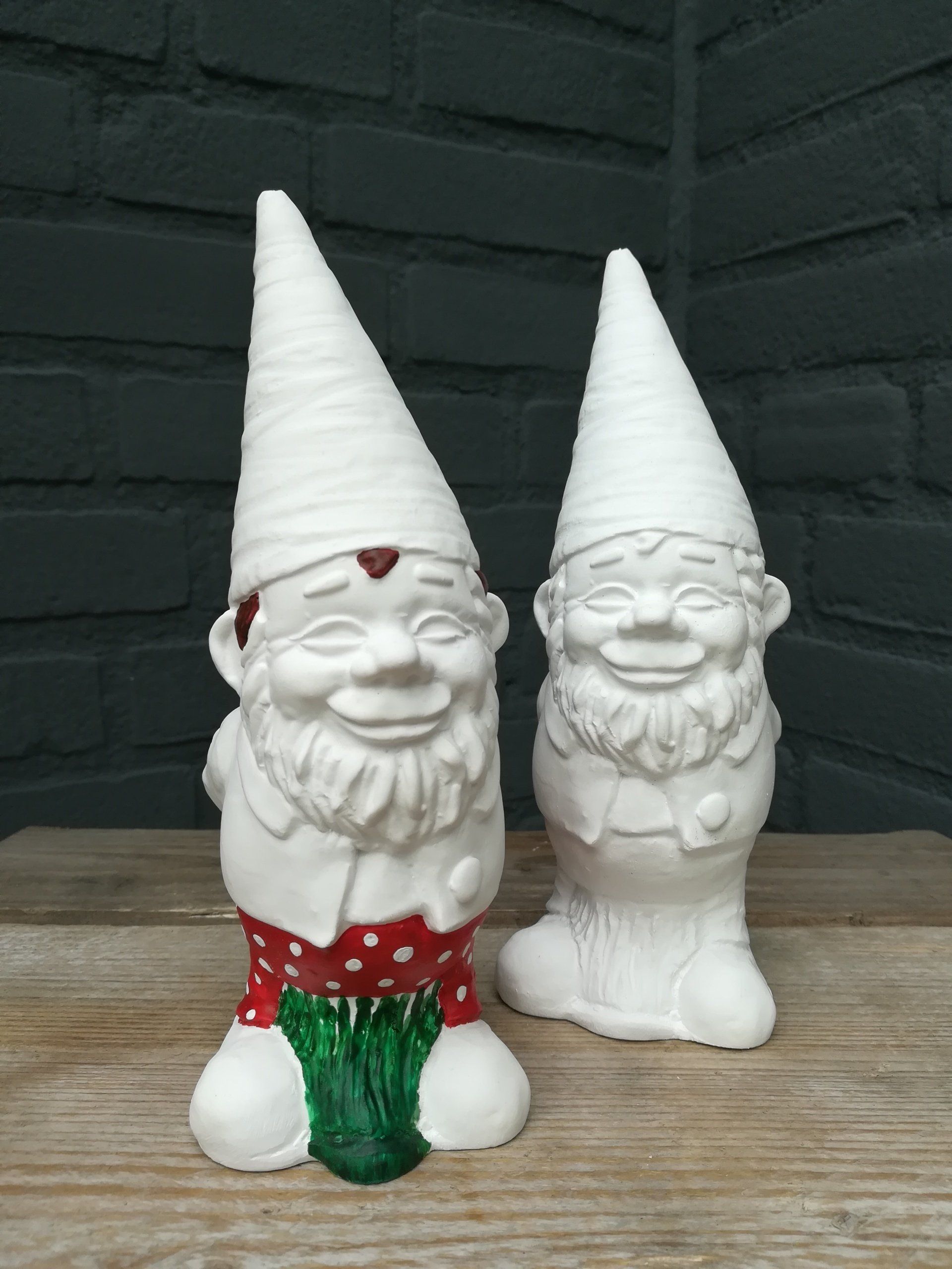 unieke tuindeco, unieke tuindecoratie van raysin, unieke tuindecoratie handgemaakt, unieke tuinkabouter, unieke tuinkabouter van raysin, tuinkabouter, gietpoeder tuinkabouter, cadeau tuinkabouter