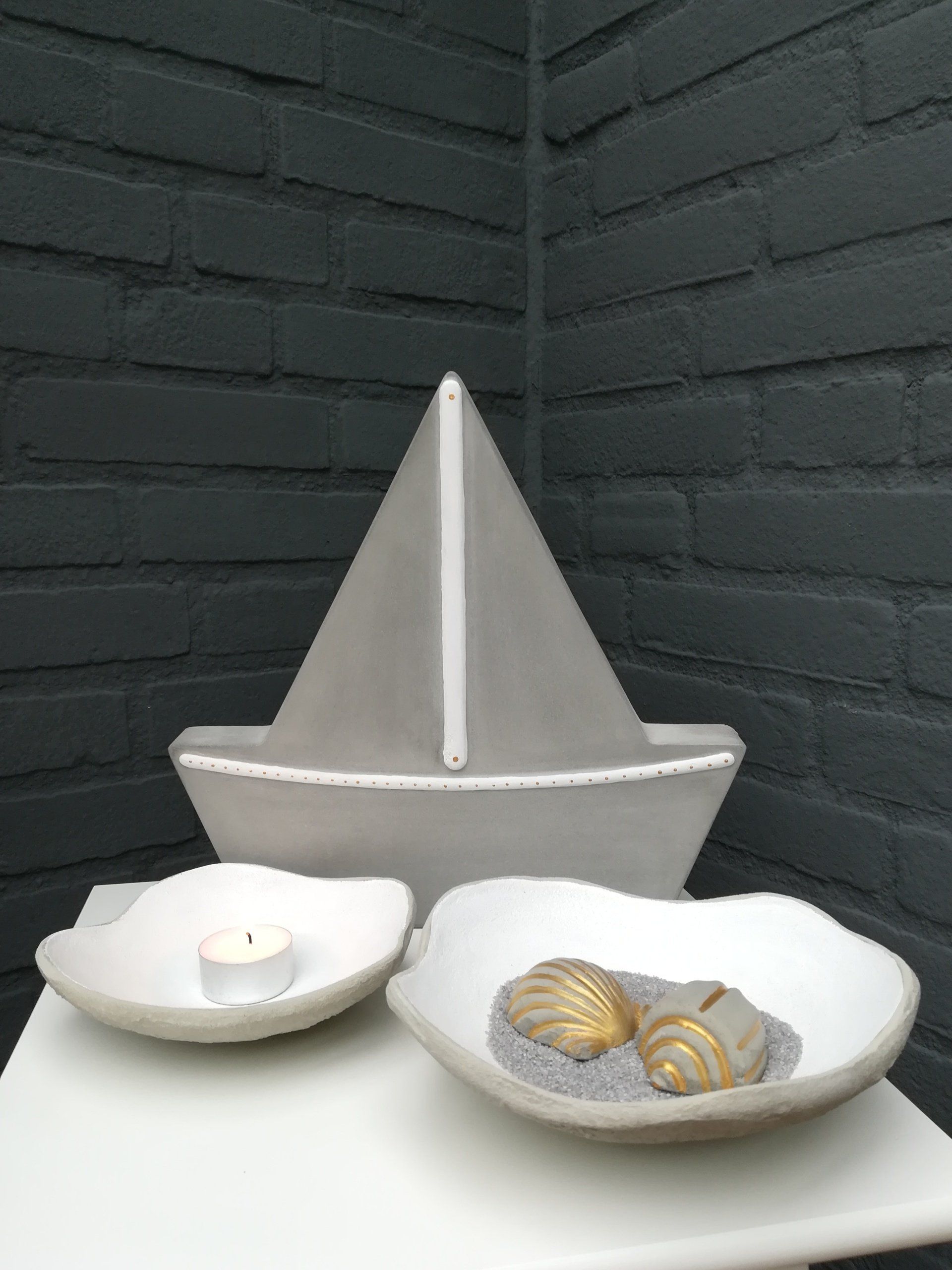 Betonnen kom met glitter, unieke betonnen kom, unieke kom van cement, handgemaakte waxinelicht kom, handgemaakte theelichthouder kom, schaal van beton, schaal van cement, unieke schaal, uniek en handgemaakte schaal, schaal voor waxinelicht buiten, schaal voor waxinelicht binnen, schaal voor waxinelicht uniek, schaal theelicht uniek