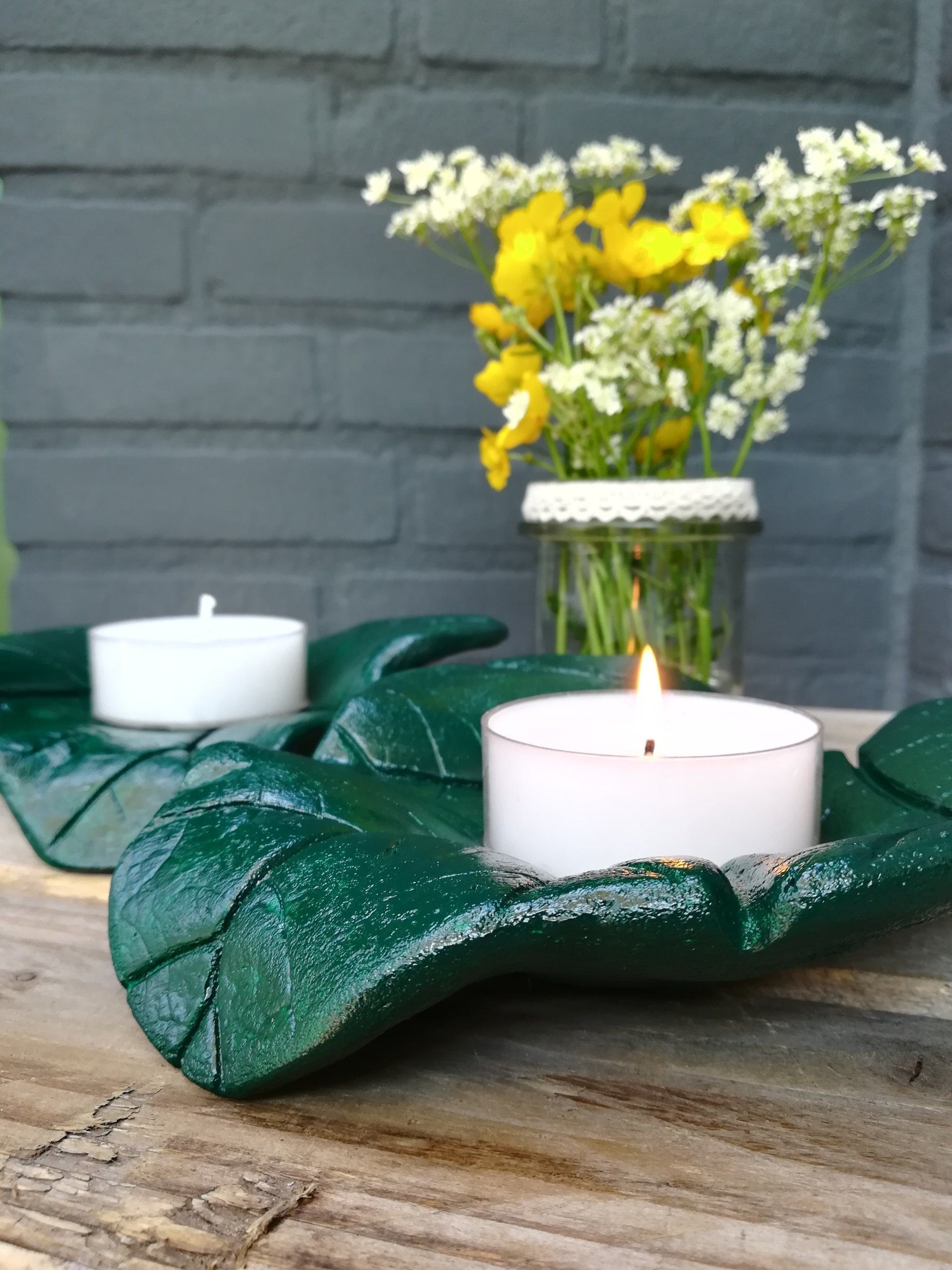 Waxinelicht van beton, waxinelicht van cement, theelichthouder van beton, theelichthouder van cement, waxinelicht in vorm van een blad, theelichthouder in vorm van een blad, uniek waxinelicht, uniek theelichthouder, uniek waxinelicht van cement, uniek theelichthouder van cement, uniek waxinelicht van cement, uniek theelichthouder van cement, uniek cadeau van beton, uniek cadeau van cement, blaadjes van beton, blaadjes van cement, handgemaakt blaadjes van beton, handgemaakt blaadjes van cement