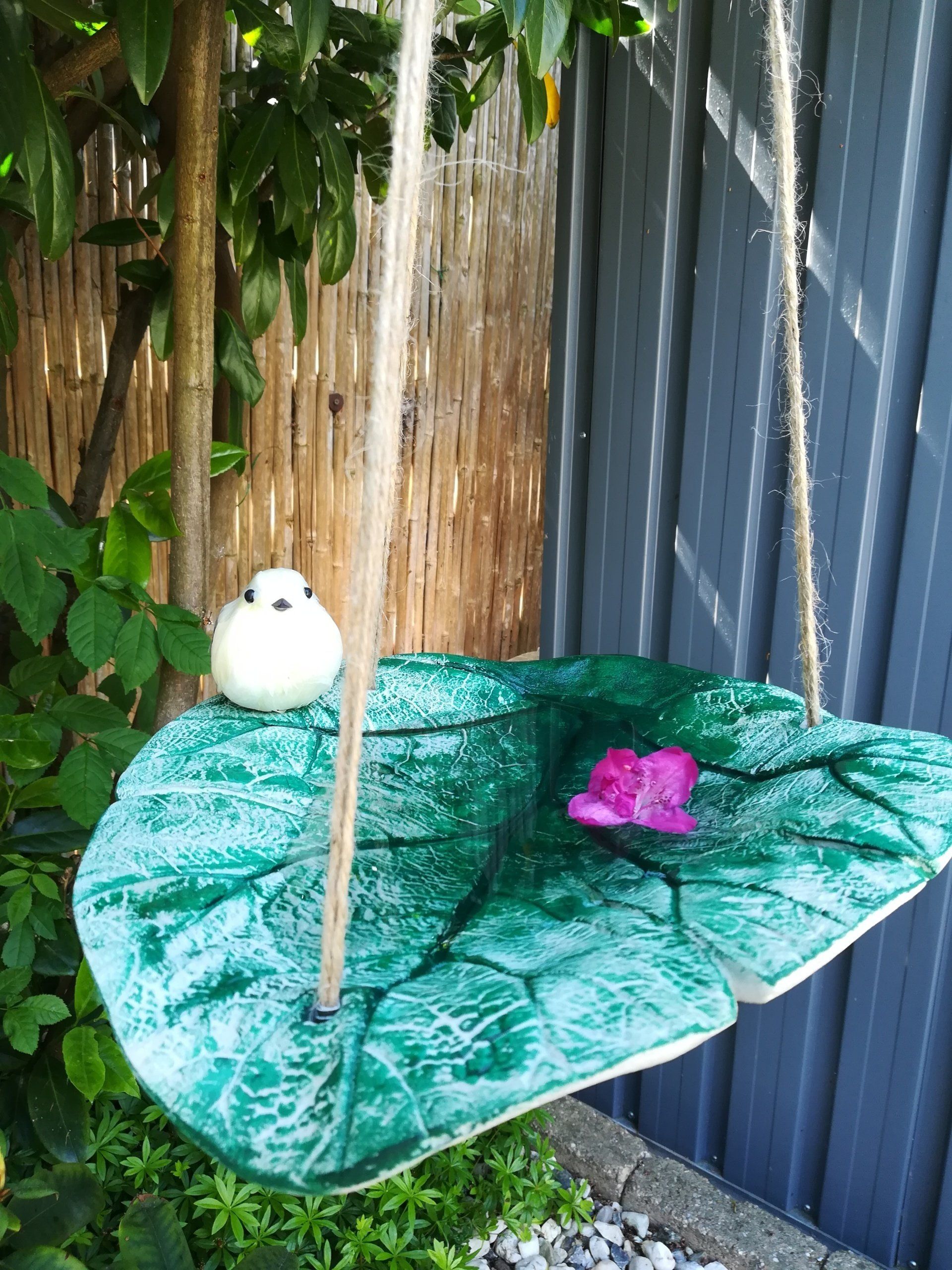 uniek vogelbad, uniek vogelbadle van cement, uniek vogelbadjevan beton, vogelbad, vogelbad van cement, vogelbad van beton, handgemaakt vogelbadje, handgemaakt vogelbad, vogelbad cadeau, cadeau vogelbad, tuindecoratie vogelbad, tuindeco vogelbad, tuindecoratie beton, tuindecoratie cement, cement vogelbad, betonnen vogelbad, cadeau voor de tuin