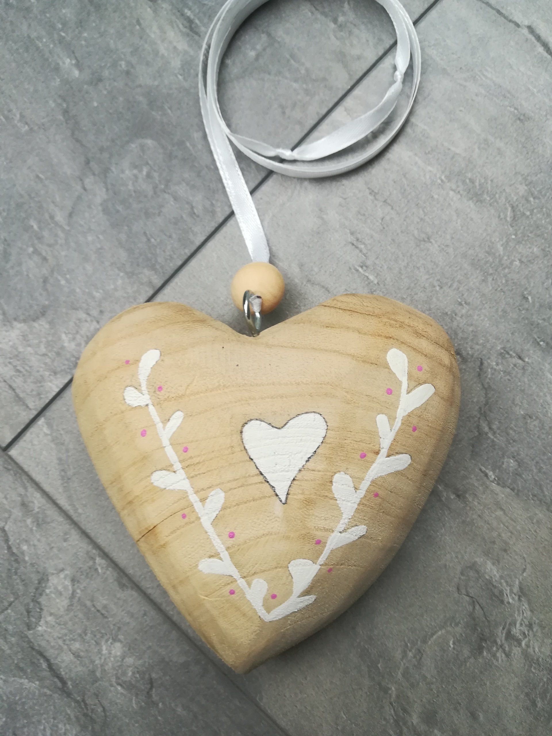Hart van hout, hart van hout om op te hangen, handgeschildert hartje van hout, handgeschildert hart home, handgeschildert deco van hout, uniek cadeautje van hout, hartje van hout uniek, schattige hartjes, handgemaakt cadaut, handgemaakt kado, uniek hart met anker, uniek hart met dots, uniek hart handgemaakt