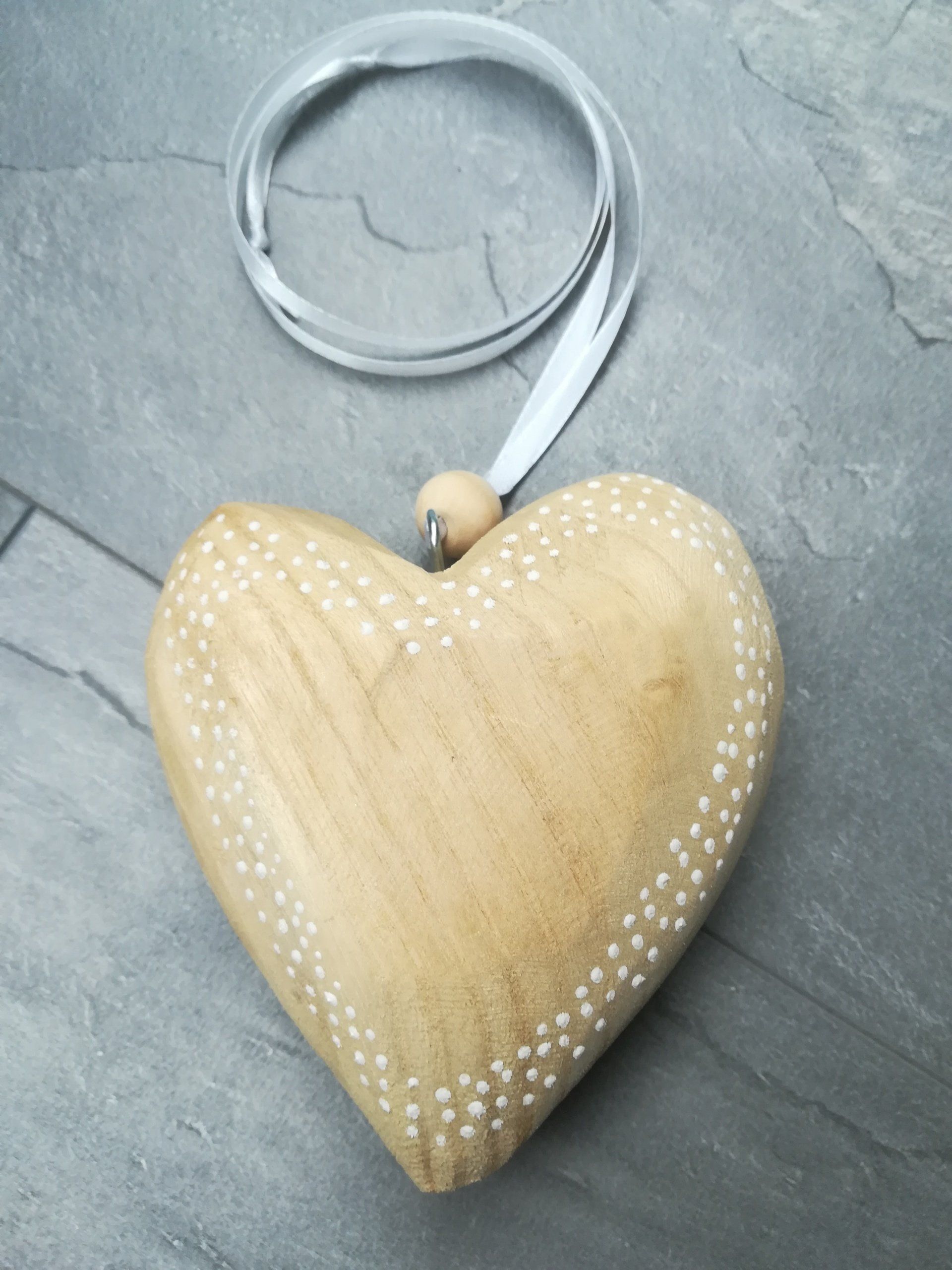 Hart van hout, hart van hout om op te hangen, handgeschildert hartje van hout, handgeschildert hart home, handgeschildert deco van hout, uniek cadeautje van hout, hartje van hout uniek, schattige hartjes, handgemaakt cadaut, handgemaakt kado, uniek hart met anker, uniek hart met dots, uniek hart handgemaakt