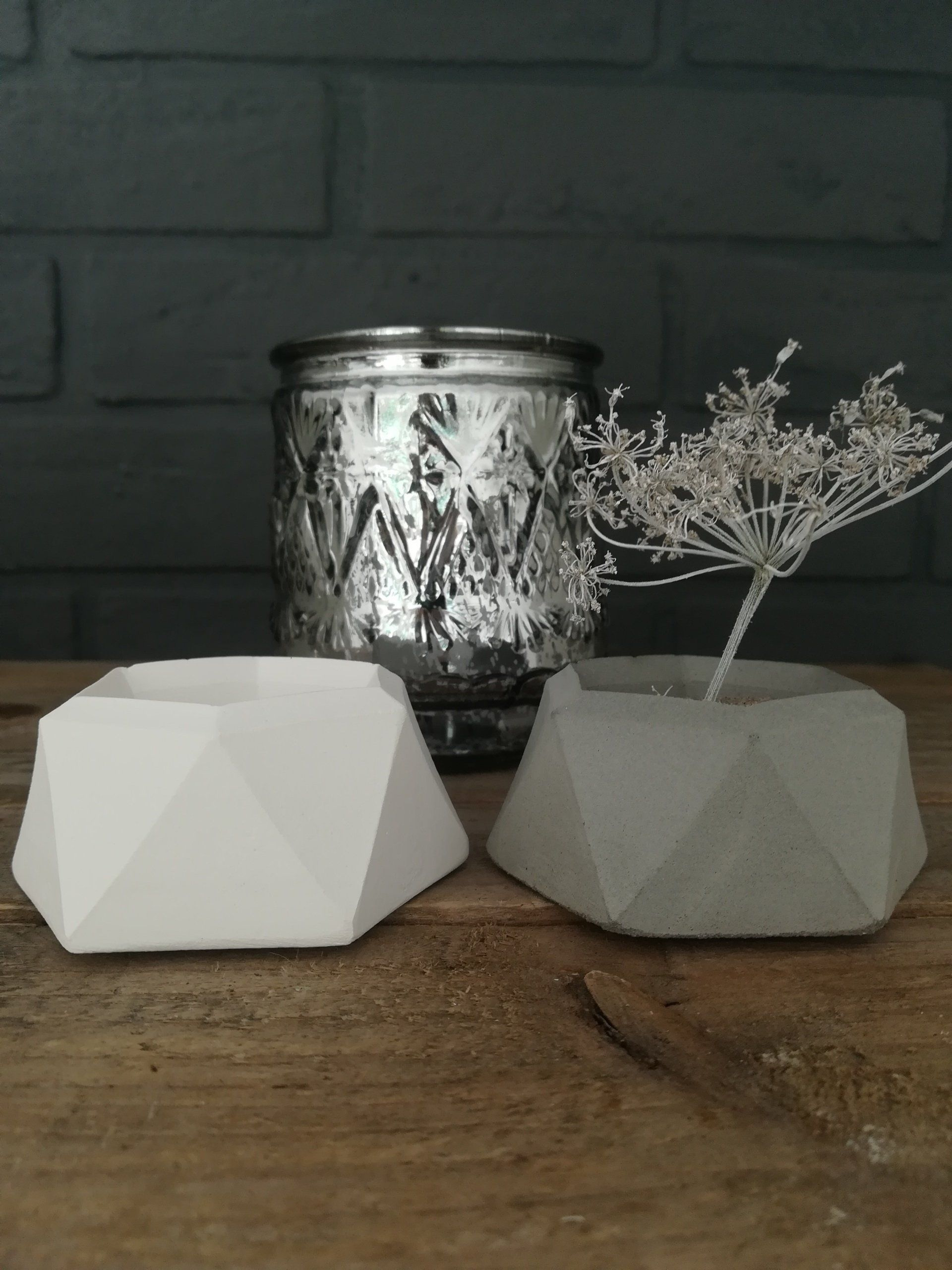 Geometrische minipot, uniek geometrische minipot,minipot van beton, minipot van cement, minipot van raysin, geometrische minipot deco, scandi stijl, scandi stil , scandi style, deco scandi style, deco scandi stijl, uniek scandi stijl, uniek minipot, uniek kado, uniek cadeautje, uniek betonnen minipot, uniek cement minipot, scandinavian style minipot, geometrische vorm mini