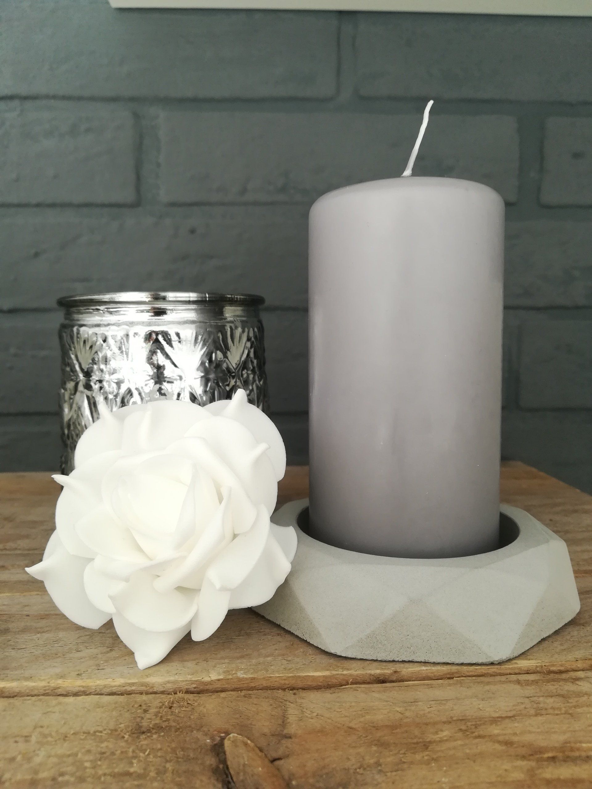 Geomterische onderzetter voor kaarsen, kaarsen onderzetter van beton, kaarsen onderzetter van cement, geometrische onderzetter van cement, geometrische onderzetter van cement, beton deco, cement deco, geometrische deco, geometreische decoratie, kaarsen deco, uniek onderzetter van beton, uniek onderzetter van cement