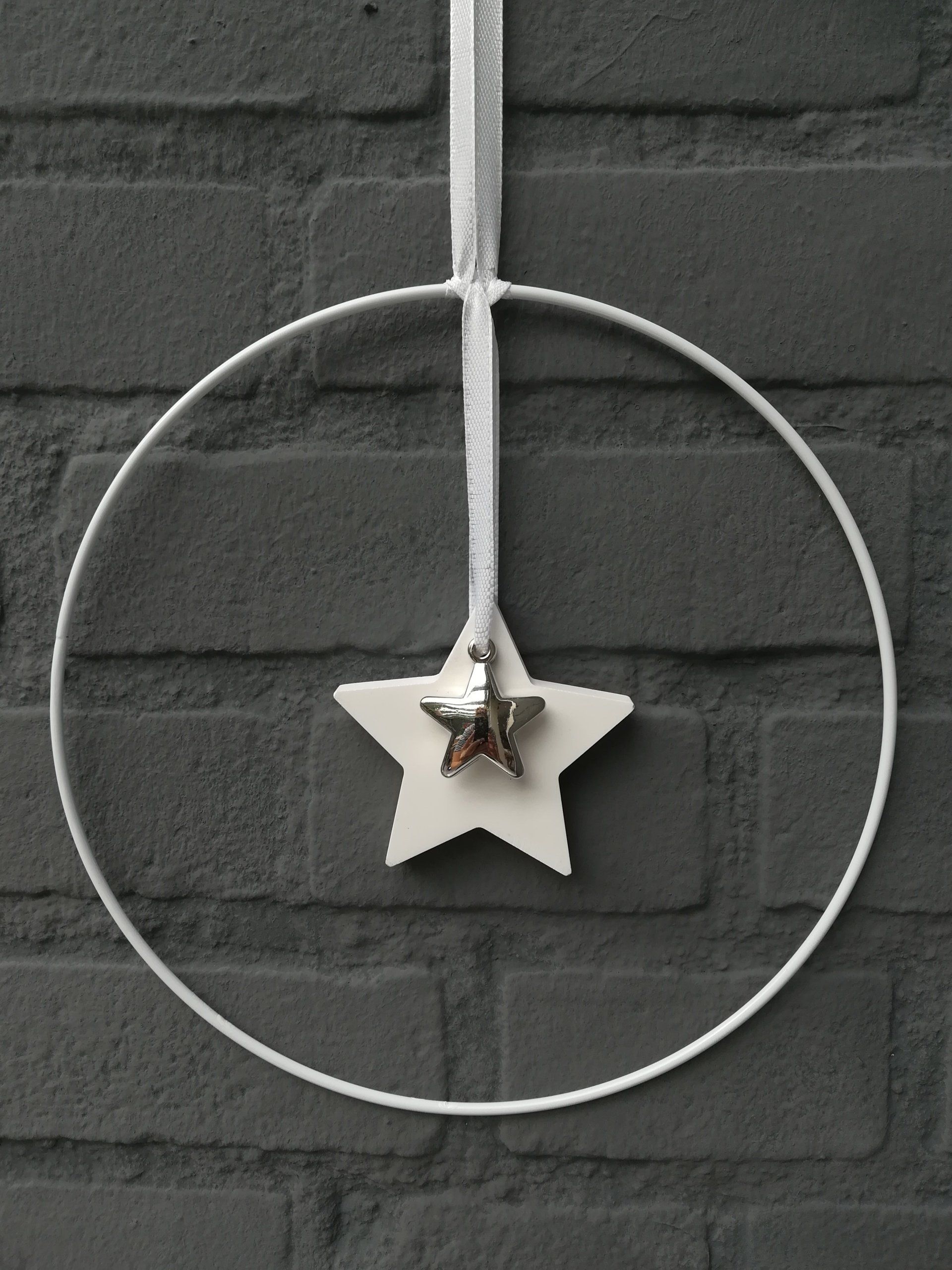 metalen ring kerst, kerst ster om op te hangen, uniek kerst deco, uniek sterren van beton, uniek sterren van cement, uniek metalen ring om op te hangen, handgemaakt kerst deco, kerst decoratie, handgemaakt betonnen ster, handgemaakt cement ster, ring om op te hangen, ring voor kerst, metalen ring vvor kerst, uniek deco ster en ring, iets anders, iets anders geven, uniek cadeau, uniek kado, uniek cadeautje, uniek cadeau kerst