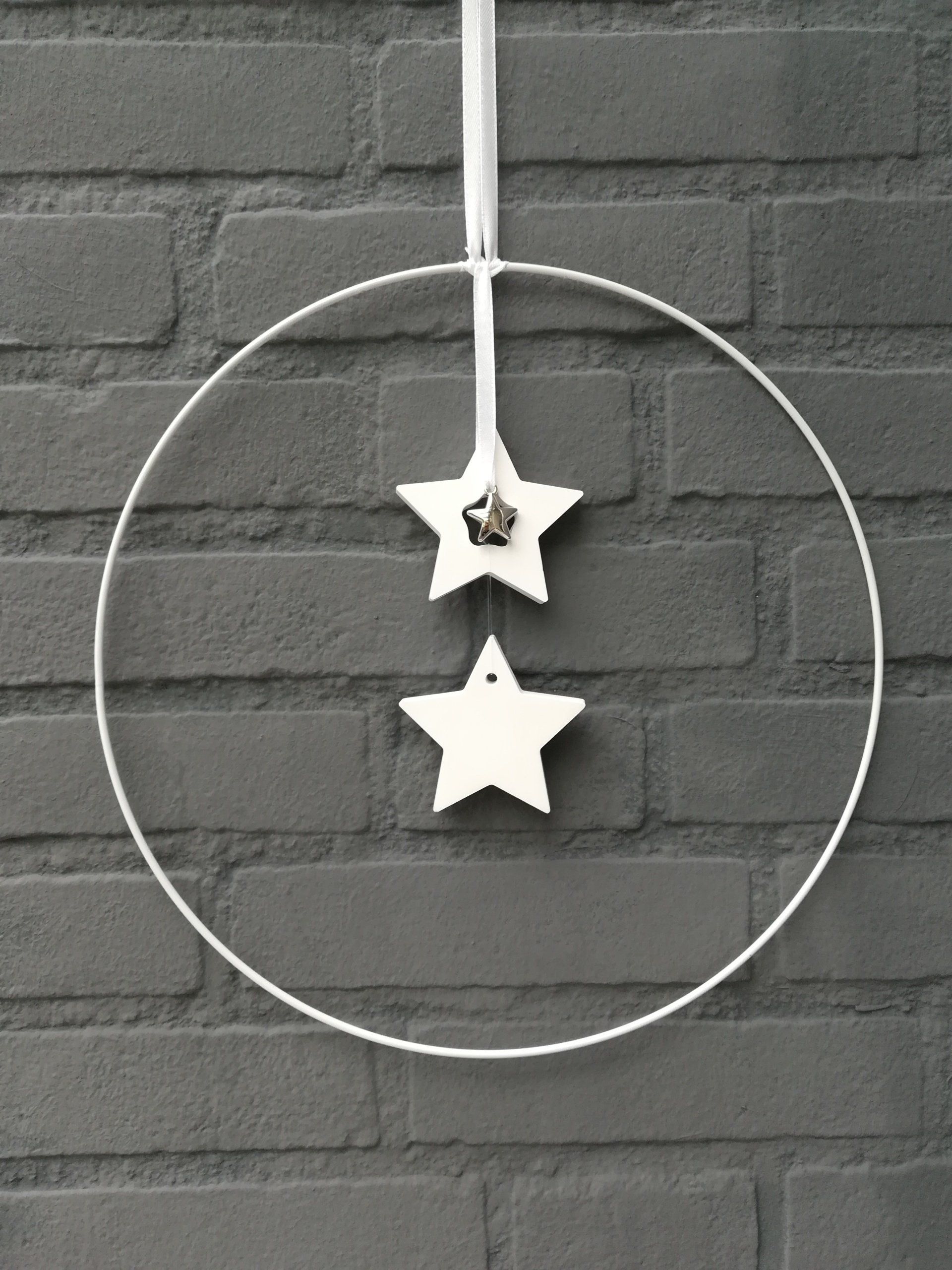 metalen ring kerst, kerst ster om op te hangen, uniek kerst deco, uniek sterren van beton, uniek sterren van cement, uniek metalen ring om op te hangen, handgemaakt kerst deco, kerst decoratie, handgemaakt betonnen ster, handgemaakt cement ster, ring om op te hangen, ring voor kerst, metalen ring vvor kerst, uniek deco ster en ring, iets anders, iets anders geven, uniek cadeau, uniek kado, uniek cadeautje, uniek cadeau kerst