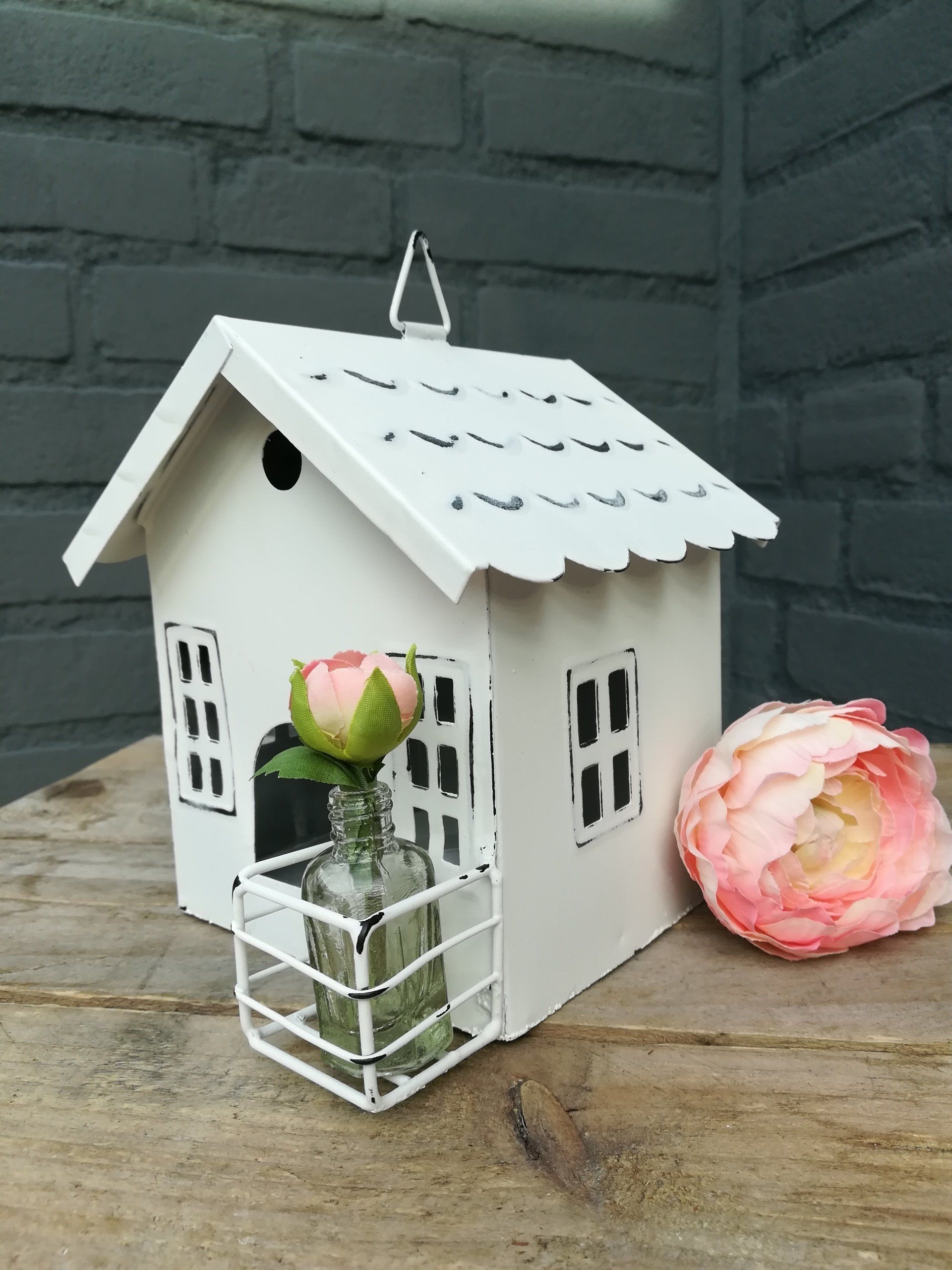 zinken huis, zinken huisje, huis van zink, huisje van zink, huis vl home, huis vlhome, huisje vl home, huisje vlhome, deco van zink, zinken deco, decoratie van zink, wit huisje zink, wit zinken huisje, witte deco zink, witte deco, witte decoratie huis, witte deco huis