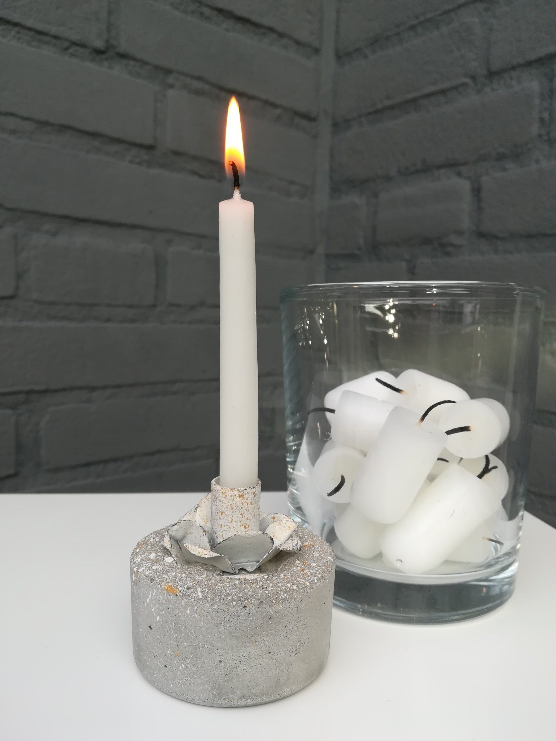 betonnen kaarsenhouder, kaarsenhouder van cement, kaarsenhouder van cement, kaarsenhouder handgemaakt, iets anders geven, iets anders deco, deco van beton, deco van cement, metaal deco met beton, , metalen deco met cemnt, handgemaakt uniek deco, beton liefde, liefde voor beton, passie vvor beton, kaarsenhouder uniek