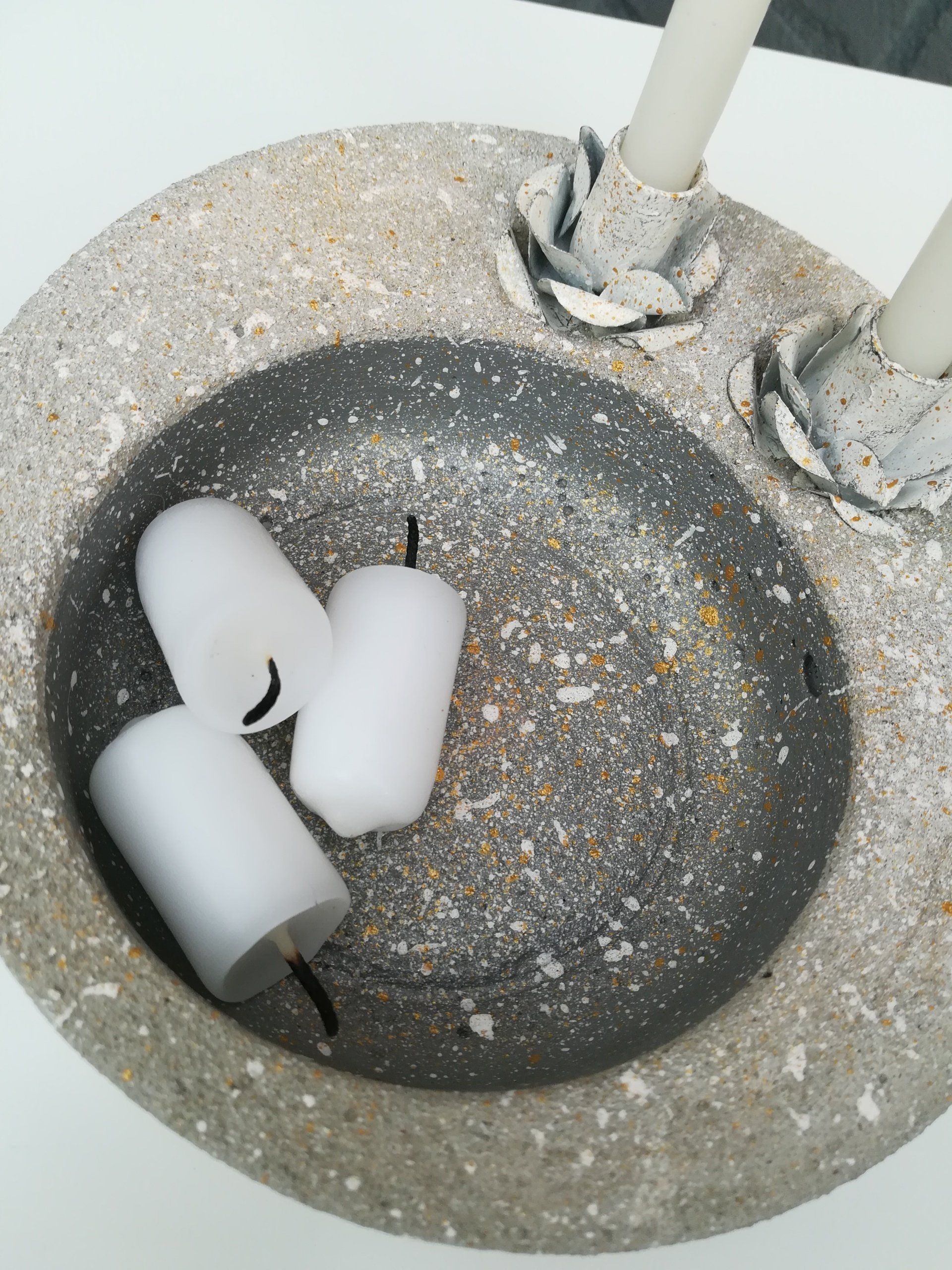 betonnen kaarsenhouder, kaarsenhouder van cement, kaarsenhouder van cement, kaarsenhouder handgemaakt, iets anders geven, iets anders deco, deco van beton, deco van cement, metaal deco met beton, , metalen deco met cemnt, handgemaakt uniek deco, beton liefde, liefde voor beton, passie vvor beton, kaarsenhouder uniek