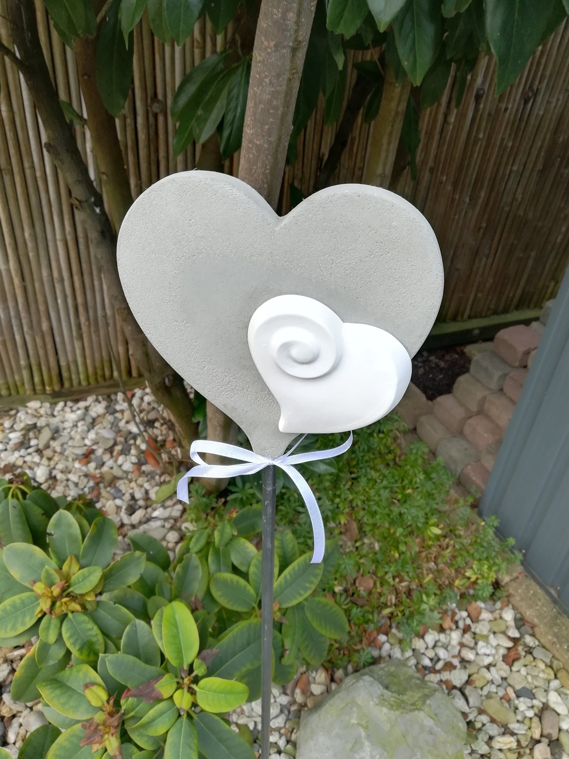 tuinsteker, uniek tuinsteker, handgemaakt tuinsteker beton, uniek tuinsteker cement, handgemaakt tuinsteker beton, handgemaakt tuinsteker cement, betonnen tuinsteker, cemnt tuinsteker, tuin deco beton, tuin deco cement, cadautje, slak tuin, hart tuin, betonnen tuin deco