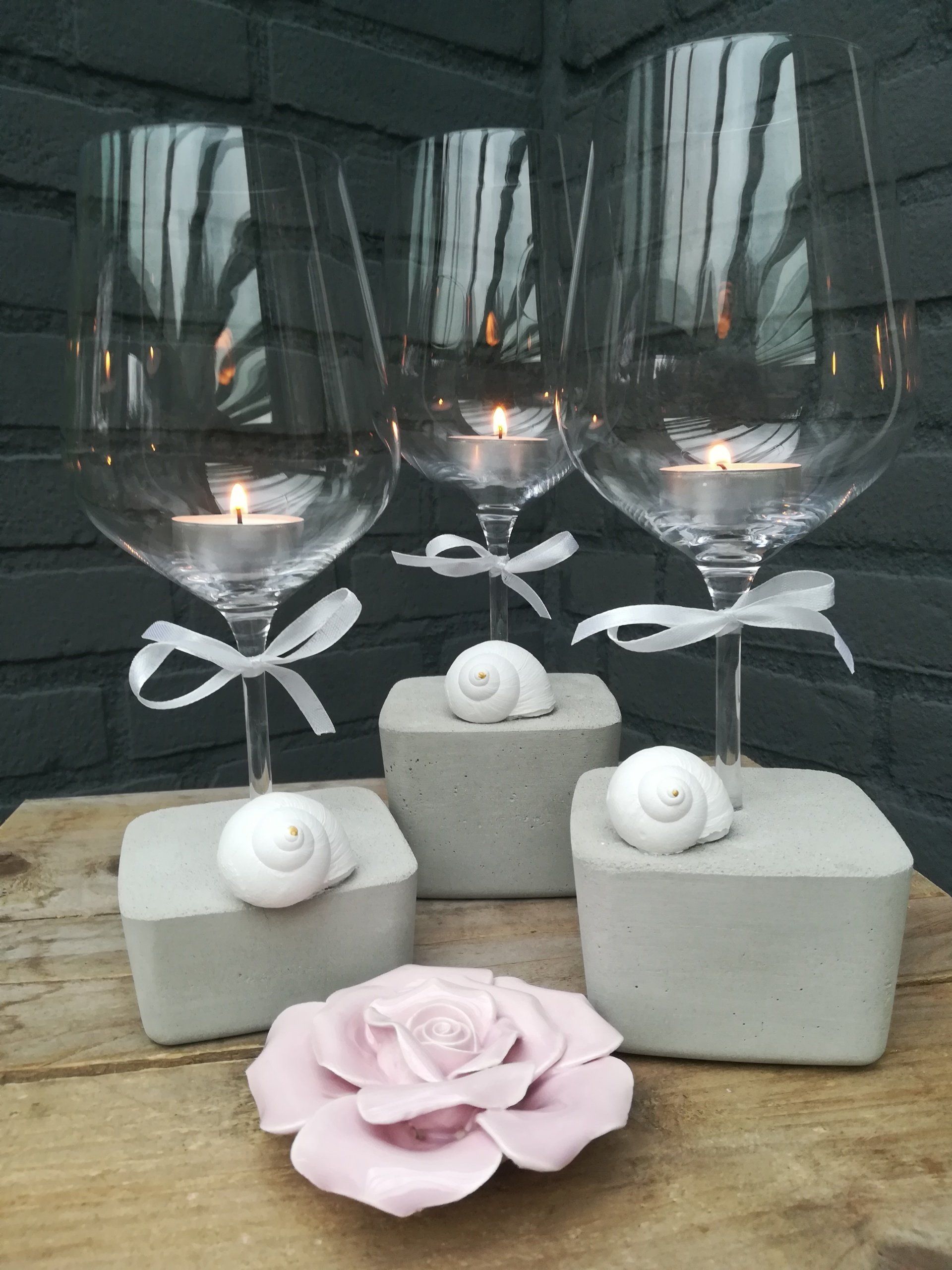 windlichtjes, uniek windlicht, uniek windlichtjes, handgemaakt waxinelicht, handgemaakt theelichthouder, betonnen eco, cement deco, deco van beton, deco van cement, uniek cadautje zomer, uniek cadautje windlicht, windlicht met beton, betonnen windlicht, iets anders kado