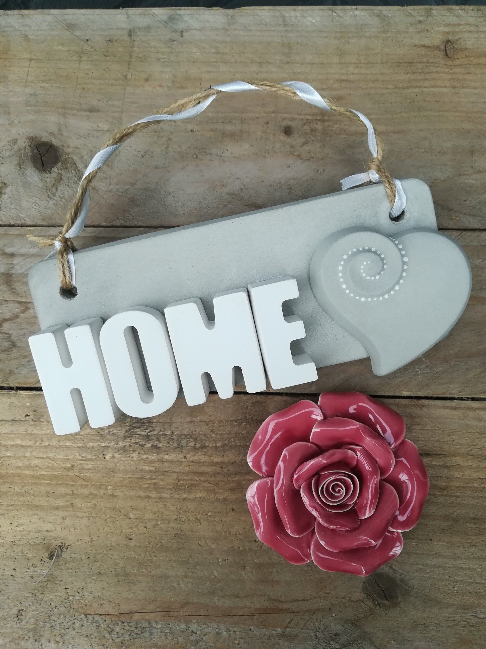 betonnen bord, bord home, home bord, betonnen letters, uniek bord beton, uniek bord cement, uniek bord raysin, uniek letter bord, uniek cement bord, uniek raysin bord, cadeautje home, cadeautje thuis, klein dankje, uniek en handgemaakt, handgemaakt bord