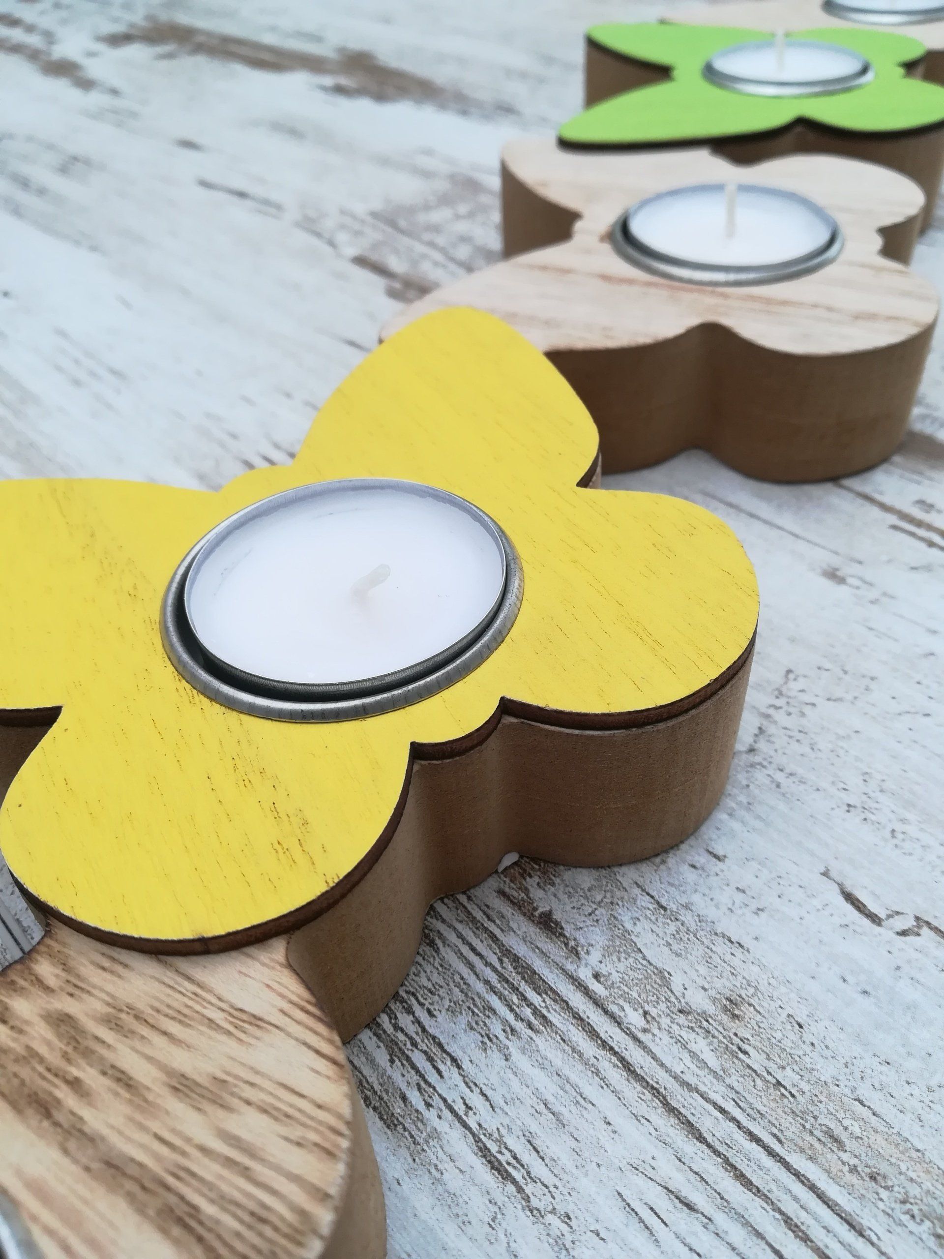 theelichthouder uniek, theelichthouder vlindervorm, vlinder deco, deco met vlinder, tafeldeco, deco voor tafel, vlinder theelicht, vlinder waxinelicht, waxinelichthouder vlindervorm, waxinelichthouder tafel, uniek vlindertje