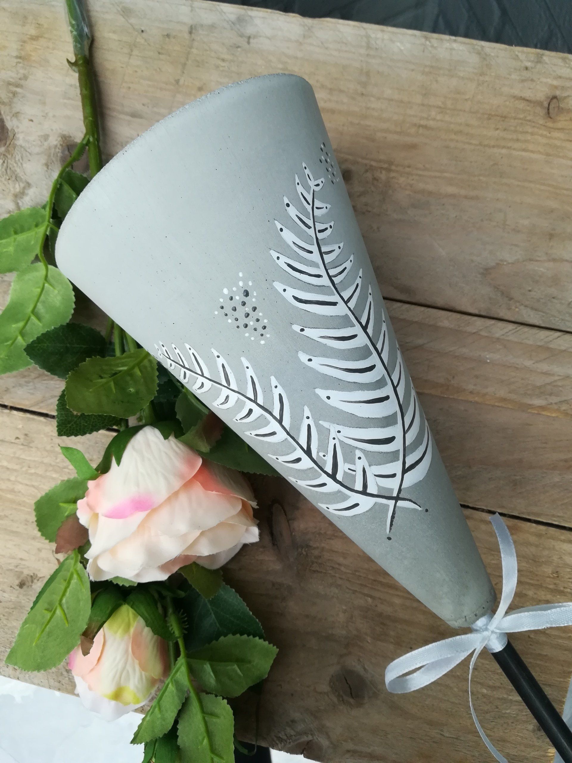 Windlicht van beton, windlicht van cement, windlichtjes van beton, windlichtjes van cement, windlicht uniek, handgemaakt windlicht beton, betonnen windlicht, style windlcht, windlicht binnen, uniek betonnen windlicht, uniek cement windlicht, theeelichthouder beton, theelichthouder cement, tuinstekker, tuindeco, tuindecoratie, handgemaakt tuin deco, tuin deco beton, tuin deco cement, betonnen tuin deco, uniek theelichthouder, uniek deco tuin, uniek deco