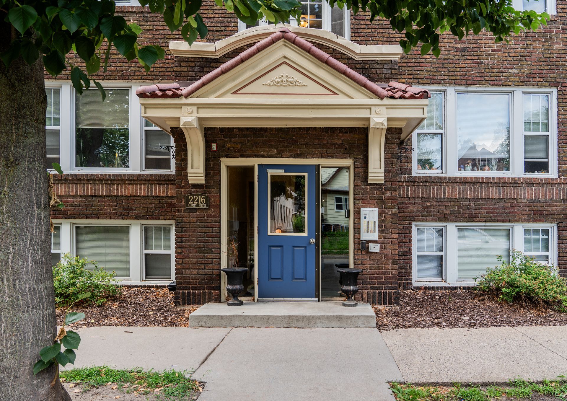 2216 Harriet