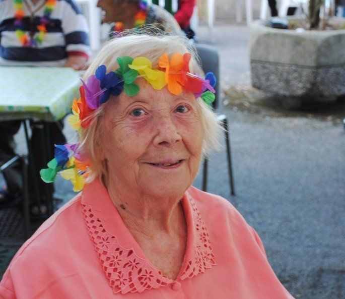 Elderly woman with coloured crown