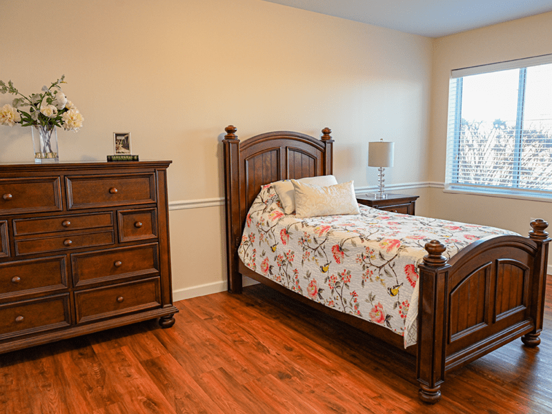 jefferson city senior independent living - Nursing home Bedroom