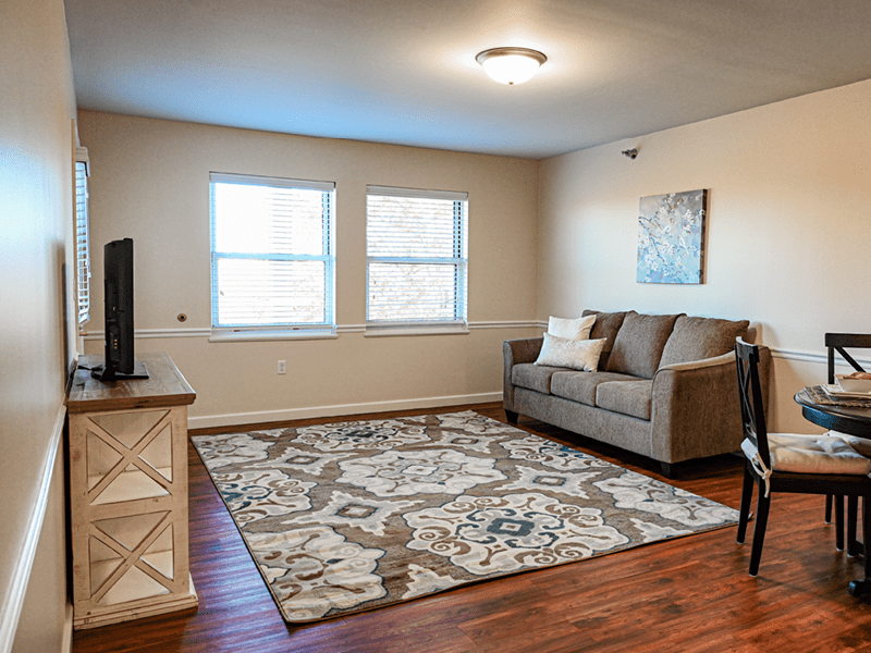 independent living for seniors in jefferson city - Nursing home Room